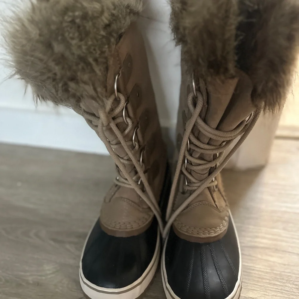 Sorel Women's Lace-Up Fur-Trim Waterproof Winter Boots - Tan & Black